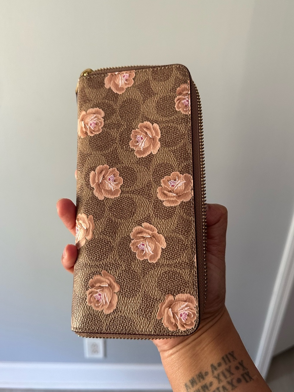 Coach Accordion Zip Wallet with Floral print - Picture 10 of 11